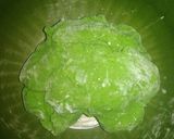 Foto langkah ke 2 dari resep Stik Ubi Rasa Pandan.