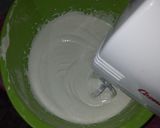 Foto langkah ke 3 dari resep Bolu Panggang Baking Pan Ekonomis Tabur meses Yummy...