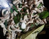 Foto langkah ke 3 dari resep Usus Ayam Cabai Hijau.