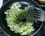 A picture of step 1 of Cabbage and eggs fried rice.