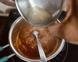 A picture of step 4 of Sweet and Hot Chilli Sauce.