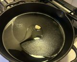 Foto del passaggio 1 della ricetta Pollo ai funghi