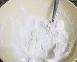 A picture of step 7 of Red velvet cupcakes🤤.