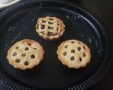 A picture of step 12 of Apple Kiwi Cinnamon Pie.
