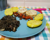 Foto del paso 1 de la receta: Arroz negro con medallones de merluza y patata