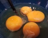 Une image de l'étape 4 de Tamagoyaki (omelette japonaise sucrée).