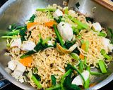 菠菜雞肉鮮菇炒泡麵的食譜步驟3照片