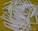 Hình bước làm 1 của món Canh nấm bạch tuyết nấu cà chua chay