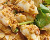 รูปขั้นตอนการทำที่ 2 ของ เนื้อปูคำโตผัดผงกะหรี่ 🦀 / Stir fried crab meat with curry powder 🦀