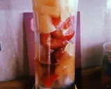 Foto del paso 2 de la receta: Licuado de frutilla y piña