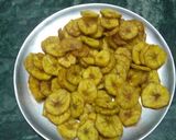 A picture of step 1 of Raw banana chips.