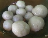 Foto langkah ke 4 dari resep Cilok Kuah Goang Isi Abon & Telur Puyuh.