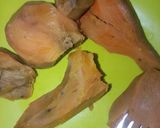 Foto langkah ke 1 dari resep Kroket Ubi isi Coklat Mises.