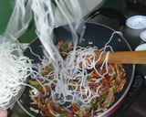 A picture of step 6 of Chilli chinese noodles.