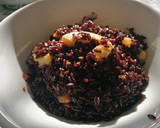 Foto del paso 5 de la receta: Arroz negro con calamares y gambas