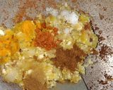 A picture of step 2 of Stuffed lauki pakauda.