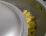 A picture of step 4 of Aloo karhai.