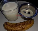 A picture of step 1 of Banana Oats Smoothie (Sugarfree).