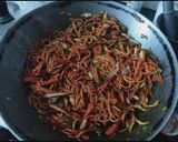 A picture of step 4 of Vegetable Hakka Noodles.