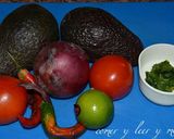 Foto del paso 1 de la receta Ensalada de pescados ahumados, alcaparras, naranjas y guacamole