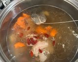 Gambar langkah 3 resipi Sup ayam dengan green tea & goji berry.