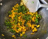 भुट्टा पोहा - कॉर्न पोहा - मॉनसून के लिए क्लासिक इंडियन नाश्ता रेसिपी चरण 3 फोटो