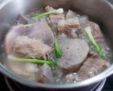 Hình bước làm 2 của món Sườn non hầm KHOAI MÔN CAO