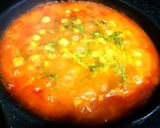 Foto del paso 5 de la receta Garbanzos en salsa de pimiento asado al eneldo con huevo duro