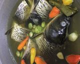 Foto langkah ke 4 dari resep Sayur bening ikan mas.