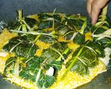 Foto langkah ke 9 dari resep Buntil Daun Pepaya Teri Medan Tanpa Pahit.