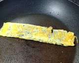 Gambar langkah 5 resipi Tamagoyaki Nori by Rina.