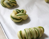 Foto langkah ke 6 dari resep Roti Manis Pandan soft Roll.