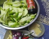 Foto langkah ke 1 dari resep Tumis bunga turi saus tiram.