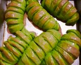 Foto langkah ke 8 dari resep Roti pandan isi.
