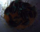 Foto langkah ke 4 dari resep Kerang Hijau Kuah Kuning Pedas.