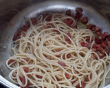 Foto del paso 4 de la receta: Espaguetis al ajillo con taquitos de jamón