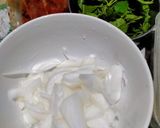 รูปขั้นตอนการทำที่ 1 ของ ผัดเผ็ดกะเพราลูกชิ้นไก่