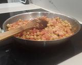 Foto del paso 5 de la receta: Garbanzos de bote salteados con Tomate, Lechuga y Burrata