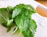 Hình bước làm 1 của món 🌱 Salad Mùa Hè - Cà Chua Xuân Đào Sốt Balsamic