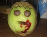 Foto del paso 1 de la receta: Kiwi Frankenstein