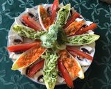 Une image de l'étape 3 de Salade « fleur » aux tomates endives courgettes concombre et champignons.