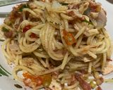 Foto langkah ke 7 dari resep Spaghetti Aglio Olio Kornet.