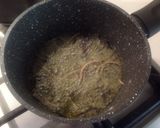 Foto del passaggio 3 della ricetta Linguine con sgombro al forno, crema di melanzana e buccia di melanzana fritta