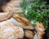 Foto del paso 1 de la receta: Pechugas al verdeo en la Planchetta