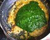 A picture of step 4 of Lasooni palak.