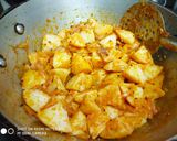 A picture of step 2 of Leftover idli poha.