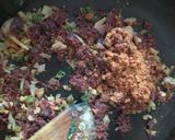 A picture of step 3 of Beetroot semolina kachauri.