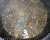 Foto del paso 8 de la receta: Estofado de calamar y sepia con su tinta