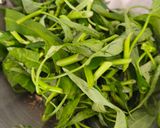 Foto langkah ke 2 dari resep Tumis Kangkung Terasi.
