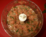 Foto del paso 6 de la receta: Salsa de tomate casera picante, con aceitunas y jengibre rosa.